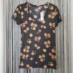 Cute tee with floral print